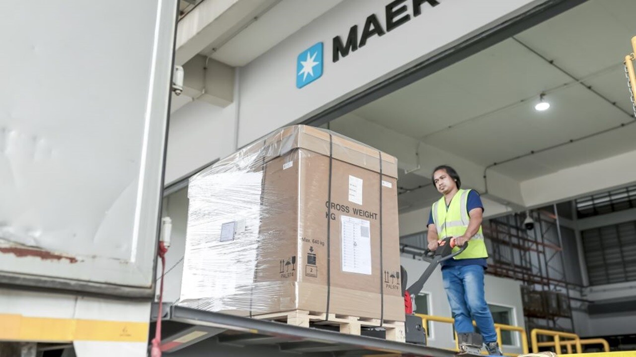 Employee working at Air gateway