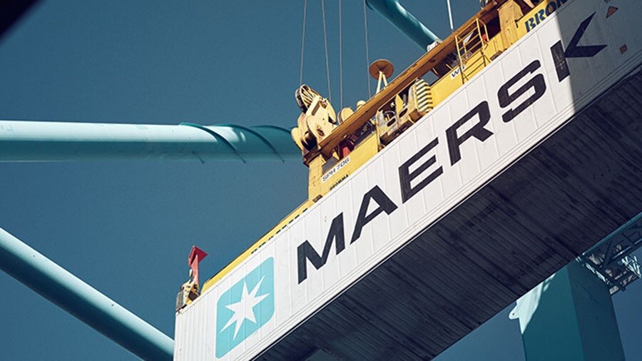 Reefer container being lifted