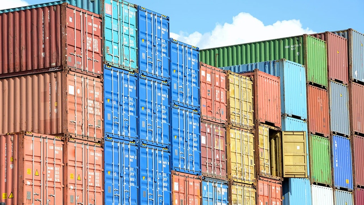 Containers stationed at a local port 03