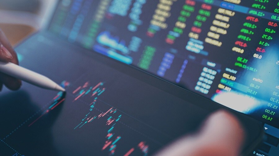 Reading stock market graphs on a digital screen