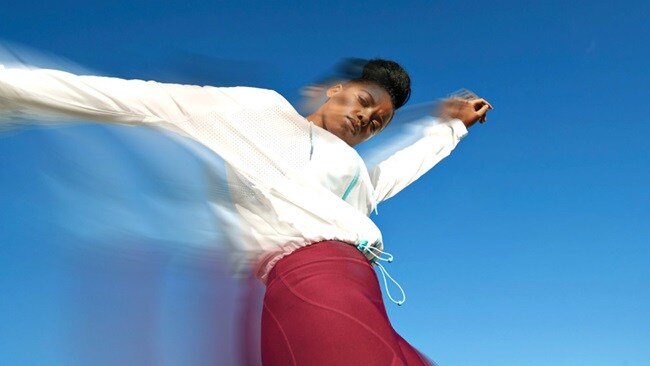 Outsmart woman posing 