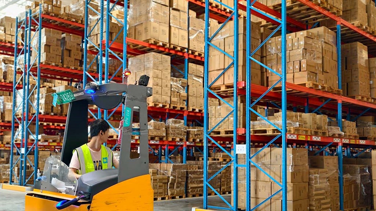 Employee working in warehosue