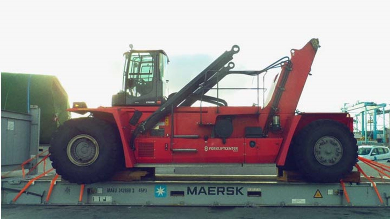 Out of Gauge cargo vehicle